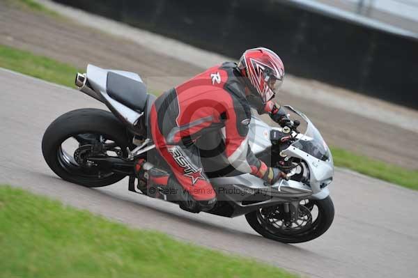 Motorcycle action photographs;Rockingham;Rockingham photographs;Trackday digital images;event digital images;eventdigitalimages;no limits trackday;peter wileman photography;rockingham corby northamptonshire;trackday;trackday photos