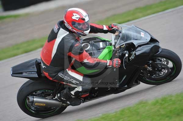 Motorcycle action photographs;Rockingham;Rockingham photographs;Trackday digital images;event digital images;eventdigitalimages;no limits trackday;peter wileman photography;rockingham corby northamptonshire;trackday;trackday photos