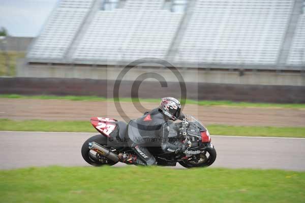 Motorcycle action photographs;Rockingham;Rockingham photographs;Trackday digital images;event digital images;eventdigitalimages;no limits trackday;peter wileman photography;rockingham corby northamptonshire;trackday;trackday photos