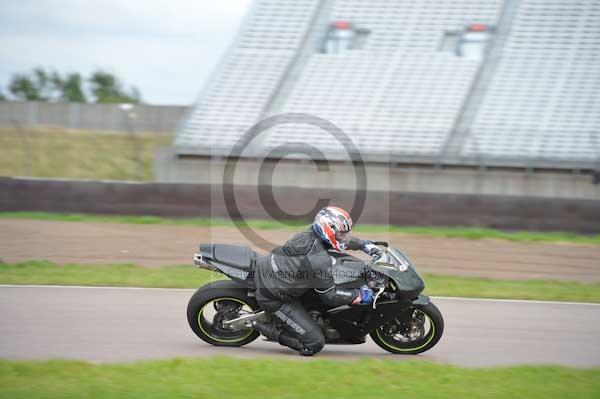 Motorcycle action photographs;Rockingham;Rockingham photographs;Trackday digital images;event digital images;eventdigitalimages;no limits trackday;peter wileman photography;rockingham corby northamptonshire;trackday;trackday photos