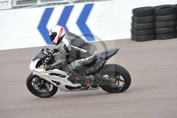 Motorcycle action photographs;Rockingham;Rockingham photographs;Trackday digital images;event digital images;eventdigitalimages;no limits trackday;peter wileman photography;rockingham corby northamptonshire;trackday;trackday photos