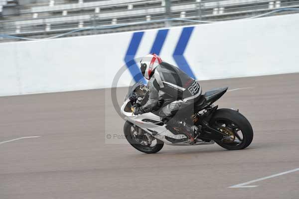 Motorcycle action photographs;Rockingham;Rockingham photographs;Trackday digital images;event digital images;eventdigitalimages;no limits trackday;peter wileman photography;rockingham corby northamptonshire;trackday;trackday photos