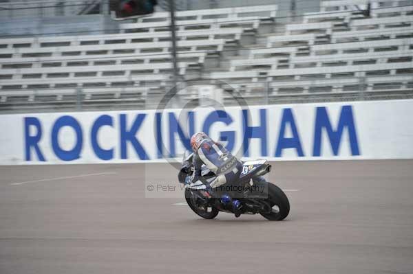 Motorcycle action photographs;Rockingham;Rockingham photographs;Trackday digital images;event digital images;eventdigitalimages;no limits trackday;peter wileman photography;rockingham corby northamptonshire;trackday;trackday photos