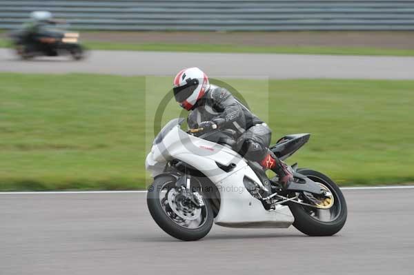 Motorcycle action photographs;Rockingham;Rockingham photographs;Trackday digital images;event digital images;eventdigitalimages;no limits trackday;peter wileman photography;rockingham corby northamptonshire;trackday;trackday photos