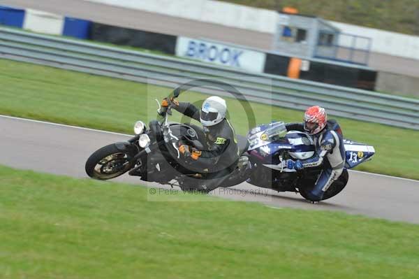 Motorcycle action photographs;Rockingham;Rockingham photographs;Trackday digital images;event digital images;eventdigitalimages;no limits trackday;peter wileman photography;rockingham corby northamptonshire;trackday;trackday photos