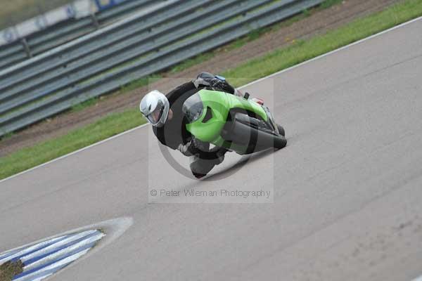 Motorcycle action photographs;Rockingham;Rockingham photographs;Trackday digital images;event digital images;eventdigitalimages;no limits trackday;peter wileman photography;rockingham corby northamptonshire;trackday;trackday photos