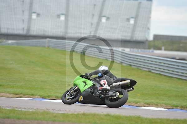 Motorcycle action photographs;Rockingham;Rockingham photographs;Trackday digital images;event digital images;eventdigitalimages;no limits trackday;peter wileman photography;rockingham corby northamptonshire;trackday;trackday photos