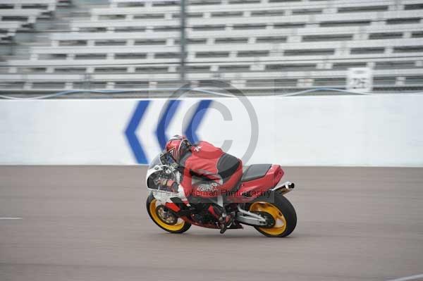 Motorcycle action photographs;Rockingham;Rockingham photographs;Trackday digital images;event digital images;eventdigitalimages;no limits trackday;peter wileman photography;rockingham corby northamptonshire;trackday;trackday photos