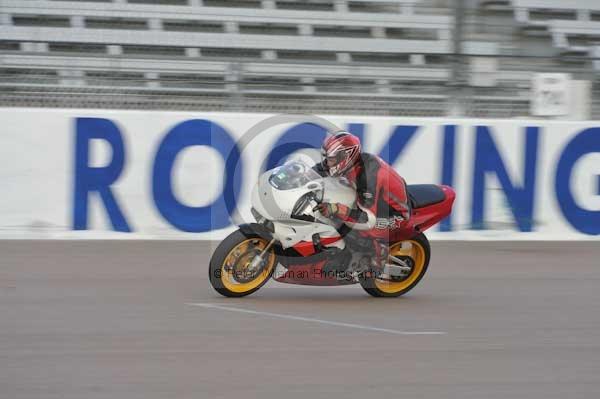 Motorcycle action photographs;Rockingham;Rockingham photographs;Trackday digital images;event digital images;eventdigitalimages;no limits trackday;peter wileman photography;rockingham corby northamptonshire;trackday;trackday photos