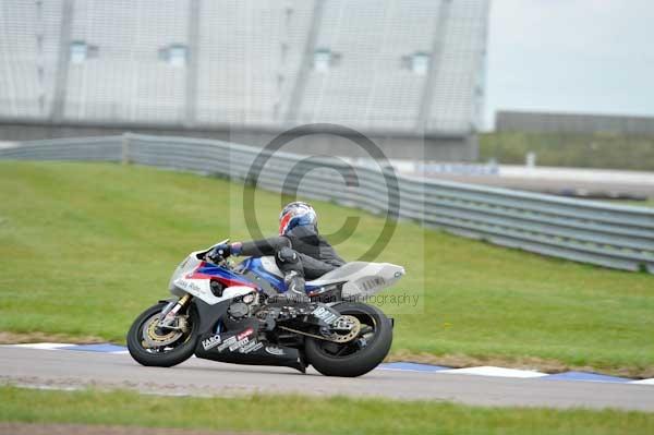 Motorcycle action photographs;Rockingham;Rockingham photographs;Trackday digital images;event digital images;eventdigitalimages;no limits trackday;peter wileman photography;rockingham corby northamptonshire;trackday;trackday photos