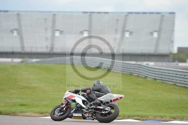Motorcycle action photographs;Rockingham;Rockingham photographs;Trackday digital images;event digital images;eventdigitalimages;no limits trackday;peter wileman photography;rockingham corby northamptonshire;trackday;trackday photos