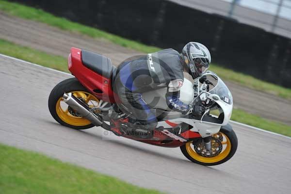 Motorcycle action photographs;Rockingham;Rockingham photographs;Trackday digital images;event digital images;eventdigitalimages;no limits trackday;peter wileman photography;rockingham corby northamptonshire;trackday;trackday photos