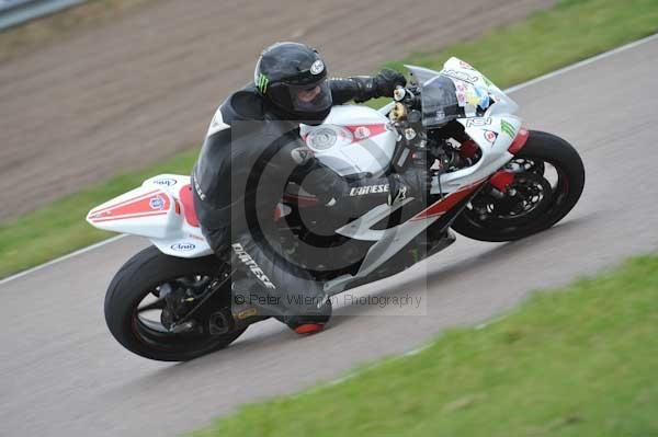 Motorcycle action photographs;Rockingham;Rockingham photographs;Trackday digital images;event digital images;eventdigitalimages;no limits trackday;peter wileman photography;rockingham corby northamptonshire;trackday;trackday photos