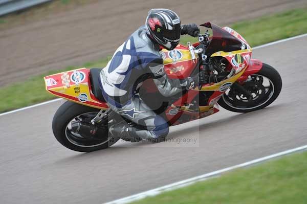Motorcycle action photographs;Rockingham;Rockingham photographs;Trackday digital images;event digital images;eventdigitalimages;no limits trackday;peter wileman photography;rockingham corby northamptonshire;trackday;trackday photos