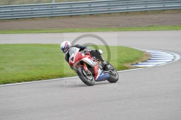 Motorcycle action photographs;Rockingham;Rockingham photographs;Trackday digital images;event digital images;eventdigitalimages;no limits trackday;peter wileman photography;rockingham corby northamptonshire;trackday;trackday photos