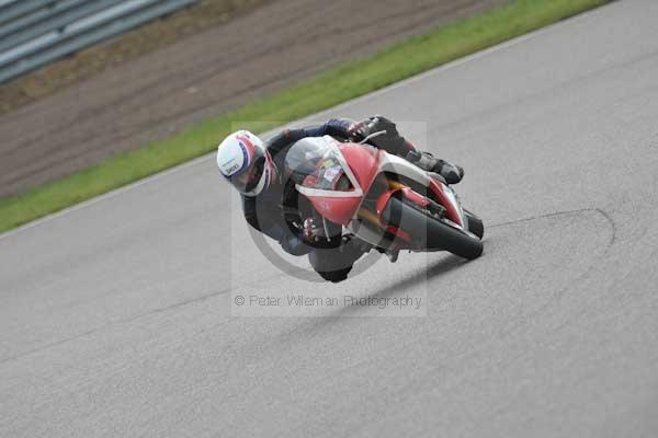Motorcycle action photographs;Rockingham;Rockingham photographs;Trackday digital images;event digital images;eventdigitalimages;no limits trackday;peter wileman photography;rockingham corby northamptonshire;trackday;trackday photos