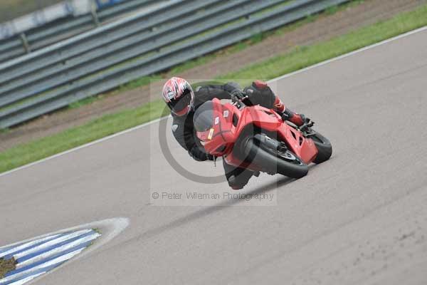 Motorcycle action photographs;Rockingham;Rockingham photographs;Trackday digital images;event digital images;eventdigitalimages;no limits trackday;peter wileman photography;rockingham corby northamptonshire;trackday;trackday photos