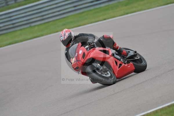 Motorcycle action photographs;Rockingham;Rockingham photographs;Trackday digital images;event digital images;eventdigitalimages;no limits trackday;peter wileman photography;rockingham corby northamptonshire;trackday;trackday photos