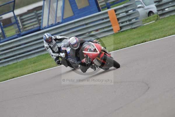 Motorcycle action photographs;Rockingham;Rockingham photographs;Trackday digital images;event digital images;eventdigitalimages;no limits trackday;peter wileman photography;rockingham corby northamptonshire;trackday;trackday photos