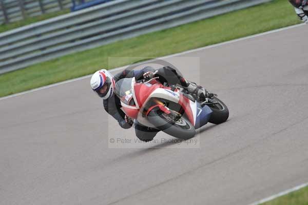 Motorcycle action photographs;Rockingham;Rockingham photographs;Trackday digital images;event digital images;eventdigitalimages;no limits trackday;peter wileman photography;rockingham corby northamptonshire;trackday;trackday photos