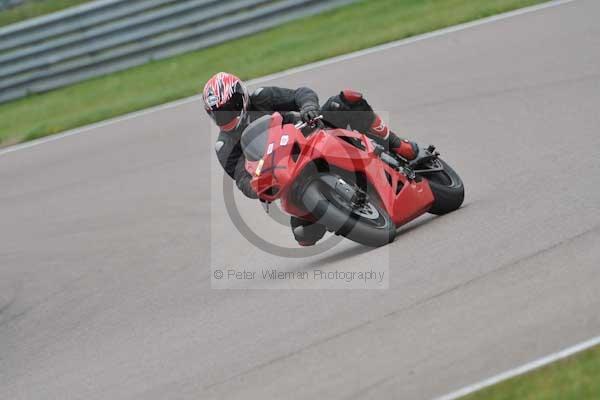 Motorcycle action photographs;Rockingham;Rockingham photographs;Trackday digital images;event digital images;eventdigitalimages;no limits trackday;peter wileman photography;rockingham corby northamptonshire;trackday;trackday photos