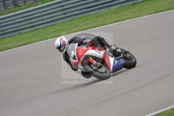 Motorcycle action photographs;Rockingham;Rockingham photographs;Trackday digital images;event digital images;eventdigitalimages;no limits trackday;peter wileman photography;rockingham corby northamptonshire;trackday;trackday photos