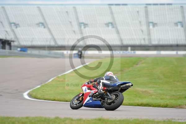 Motorcycle action photographs;Rockingham;Rockingham photographs;Trackday digital images;event digital images;eventdigitalimages;no limits trackday;peter wileman photography;rockingham corby northamptonshire;trackday;trackday photos