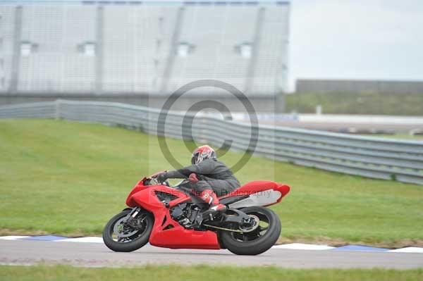 Motorcycle action photographs;Rockingham;Rockingham photographs;Trackday digital images;event digital images;eventdigitalimages;no limits trackday;peter wileman photography;rockingham corby northamptonshire;trackday;trackday photos
