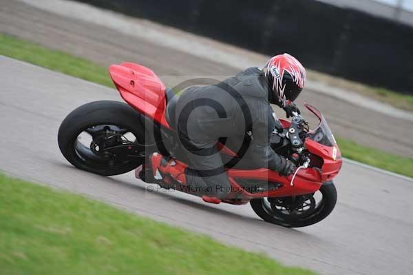 Motorcycle action photographs;Rockingham;Rockingham photographs;Trackday digital images;event digital images;eventdigitalimages;no limits trackday;peter wileman photography;rockingham corby northamptonshire;trackday;trackday photos