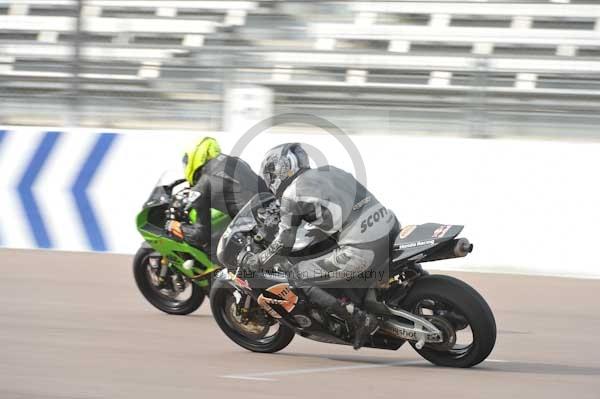Motorcycle action photographs;Rockingham;Rockingham photographs;Trackday digital images;event digital images;eventdigitalimages;no limits trackday;peter wileman photography;rockingham corby northamptonshire;trackday;trackday photos