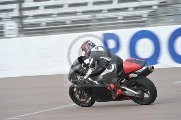 Motorcycle action photographs;Rockingham;Rockingham photographs;Trackday digital images;event digital images;eventdigitalimages;no limits trackday;peter wileman photography;rockingham corby northamptonshire;trackday;trackday photos