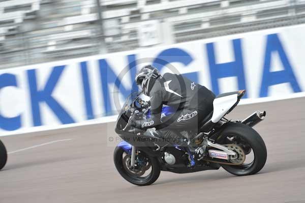 Motorcycle action photographs;Rockingham;Rockingham photographs;Trackday digital images;event digital images;eventdigitalimages;no limits trackday;peter wileman photography;rockingham corby northamptonshire;trackday;trackday photos