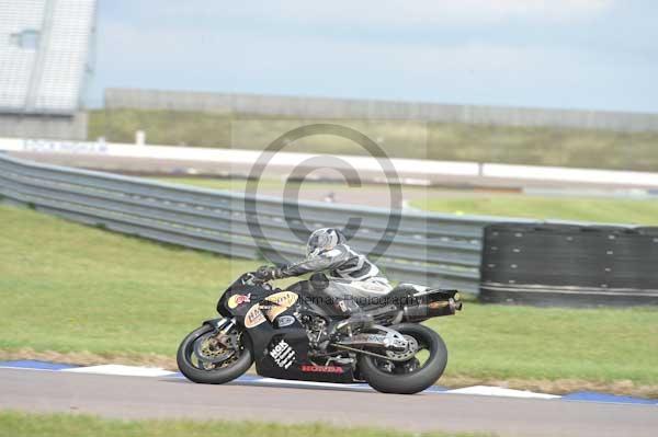 Motorcycle action photographs;Rockingham;Rockingham photographs;Trackday digital images;event digital images;eventdigitalimages;no limits trackday;peter wileman photography;rockingham corby northamptonshire;trackday;trackday photos