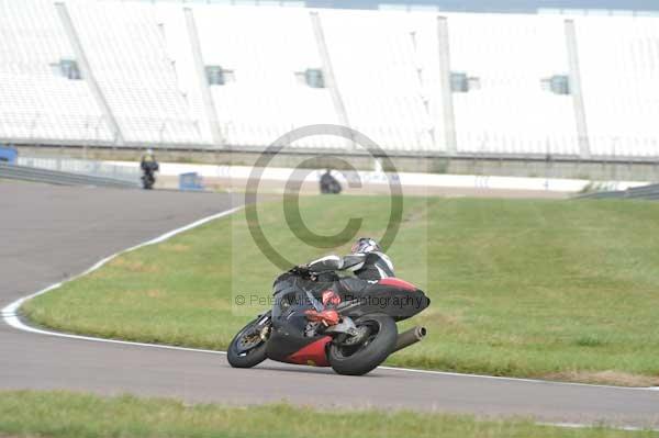 Motorcycle action photographs;Rockingham;Rockingham photographs;Trackday digital images;event digital images;eventdigitalimages;no limits trackday;peter wileman photography;rockingham corby northamptonshire;trackday;trackday photos