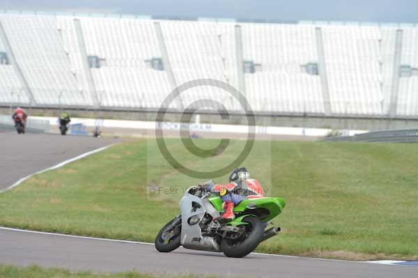 Motorcycle action photographs;Rockingham;Rockingham photographs;Trackday digital images;event digital images;eventdigitalimages;no limits trackday;peter wileman photography;rockingham corby northamptonshire;trackday;trackday photos