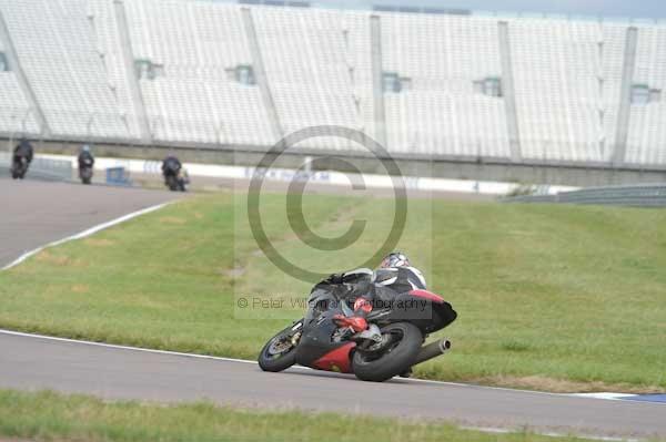 Motorcycle action photographs;Rockingham;Rockingham photographs;Trackday digital images;event digital images;eventdigitalimages;no limits trackday;peter wileman photography;rockingham corby northamptonshire;trackday;trackday photos