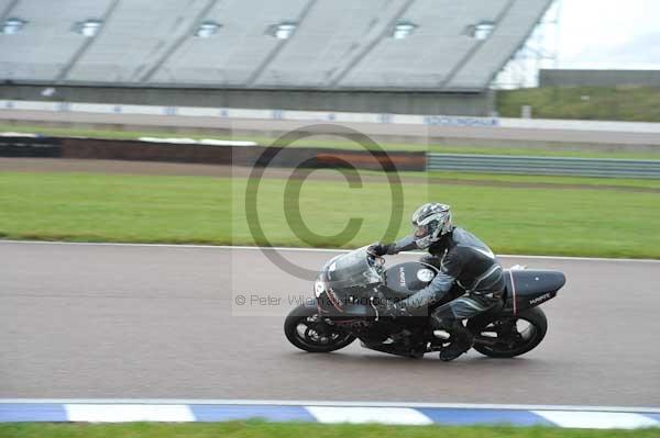 Motorcycle action photographs;Rockingham;Rockingham photographs;Trackday digital images;event digital images;eventdigitalimages;no limits trackday;peter wileman photography;rockingham corby northamptonshire;trackday;trackday photos