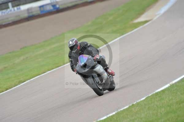 Motorcycle action photographs;Rockingham;Rockingham photographs;Trackday digital images;event digital images;eventdigitalimages;no limits trackday;peter wileman photography;rockingham corby northamptonshire;trackday;trackday photos