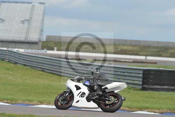 Motorcycle action photographs;Rockingham;Rockingham photographs;Trackday digital images;event digital images;eventdigitalimages;no limits trackday;peter wileman photography;rockingham corby northamptonshire;trackday;trackday photos