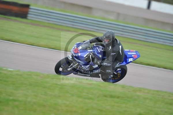 Motorcycle action photographs;Rockingham;Rockingham photographs;Trackday digital images;event digital images;eventdigitalimages;no limits trackday;peter wileman photography;rockingham corby northamptonshire;trackday;trackday photos