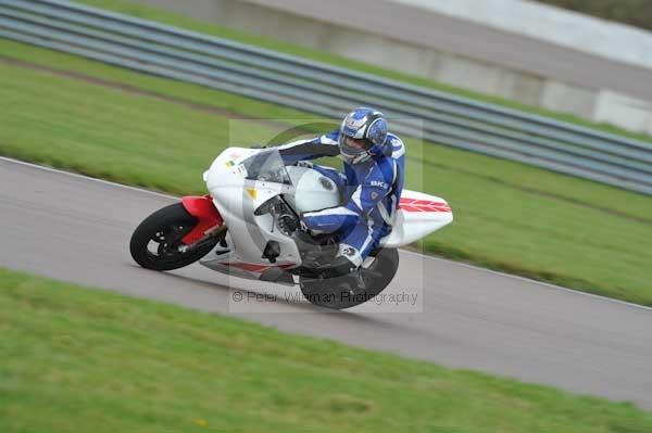 Motorcycle action photographs;Rockingham;Rockingham photographs;Trackday digital images;event digital images;eventdigitalimages;no limits trackday;peter wileman photography;rockingham corby northamptonshire;trackday;trackday photos