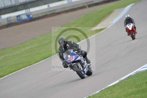 Motorcycle action photographs;Rockingham;Rockingham photographs;Trackday digital images;event digital images;eventdigitalimages;no limits trackday;peter wileman photography;rockingham corby northamptonshire;trackday;trackday photos