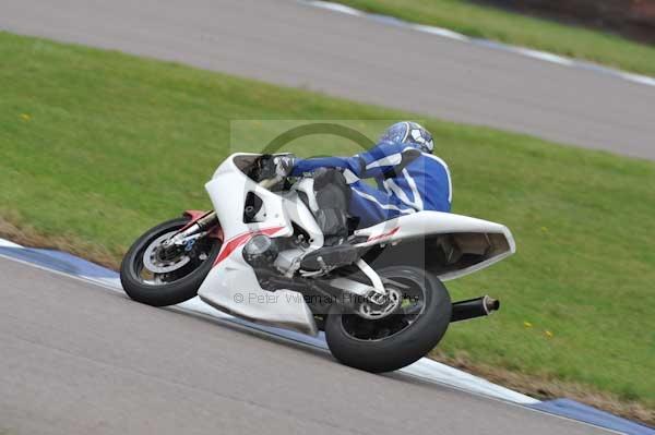 Motorcycle action photographs;Rockingham;Rockingham photographs;Trackday digital images;event digital images;eventdigitalimages;no limits trackday;peter wileman photography;rockingham corby northamptonshire;trackday;trackday photos