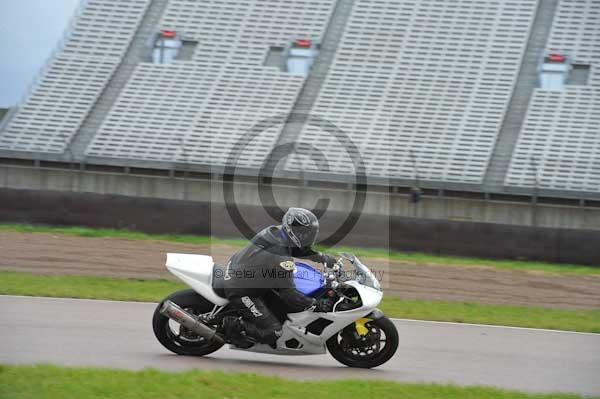 Motorcycle action photographs;Rockingham;Rockingham photographs;Trackday digital images;event digital images;eventdigitalimages;no limits trackday;peter wileman photography;rockingham corby northamptonshire;trackday;trackday photos