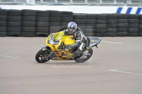 Motorcycle action photographs;Rockingham;Rockingham photographs;Trackday digital images;event digital images;eventdigitalimages;no limits trackday;peter wileman photography;rockingham corby northamptonshire;trackday;trackday photos