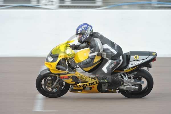 Motorcycle action photographs;Rockingham;Rockingham photographs;Trackday digital images;event digital images;eventdigitalimages;no limits trackday;peter wileman photography;rockingham corby northamptonshire;trackday;trackday photos
