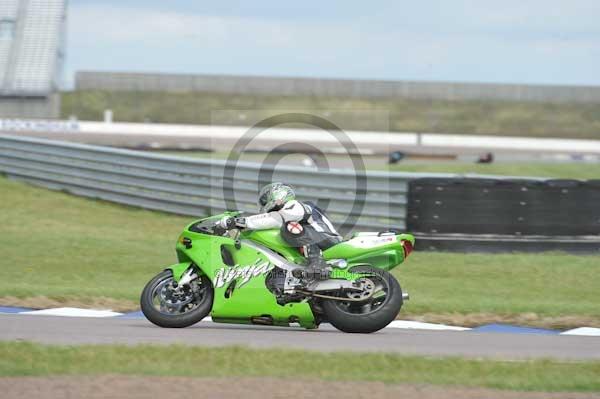 Motorcycle action photographs;Rockingham;Rockingham photographs;Trackday digital images;event digital images;eventdigitalimages;no limits trackday;peter wileman photography;rockingham corby northamptonshire;trackday;trackday photos