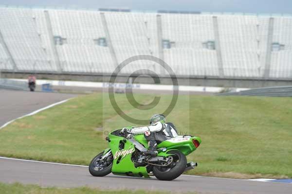 Motorcycle action photographs;Rockingham;Rockingham photographs;Trackday digital images;event digital images;eventdigitalimages;no limits trackday;peter wileman photography;rockingham corby northamptonshire;trackday;trackday photos