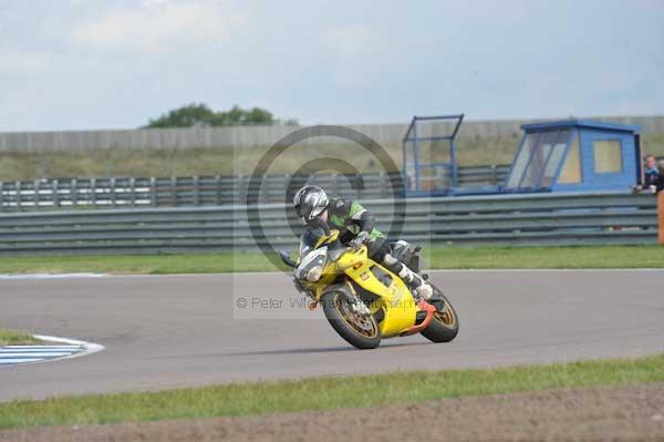 Motorcycle action photographs;Rockingham;Rockingham photographs;Trackday digital images;event digital images;eventdigitalimages;no limits trackday;peter wileman photography;rockingham corby northamptonshire;trackday;trackday photos