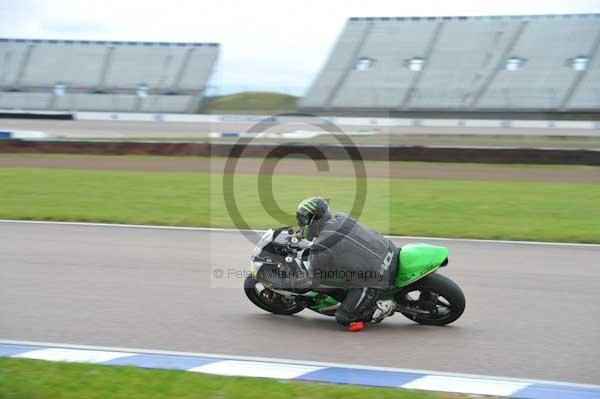 Motorcycle action photographs;Rockingham;Rockingham photographs;Trackday digital images;event digital images;eventdigitalimages;no limits trackday;peter wileman photography;rockingham corby northamptonshire;trackday;trackday photos